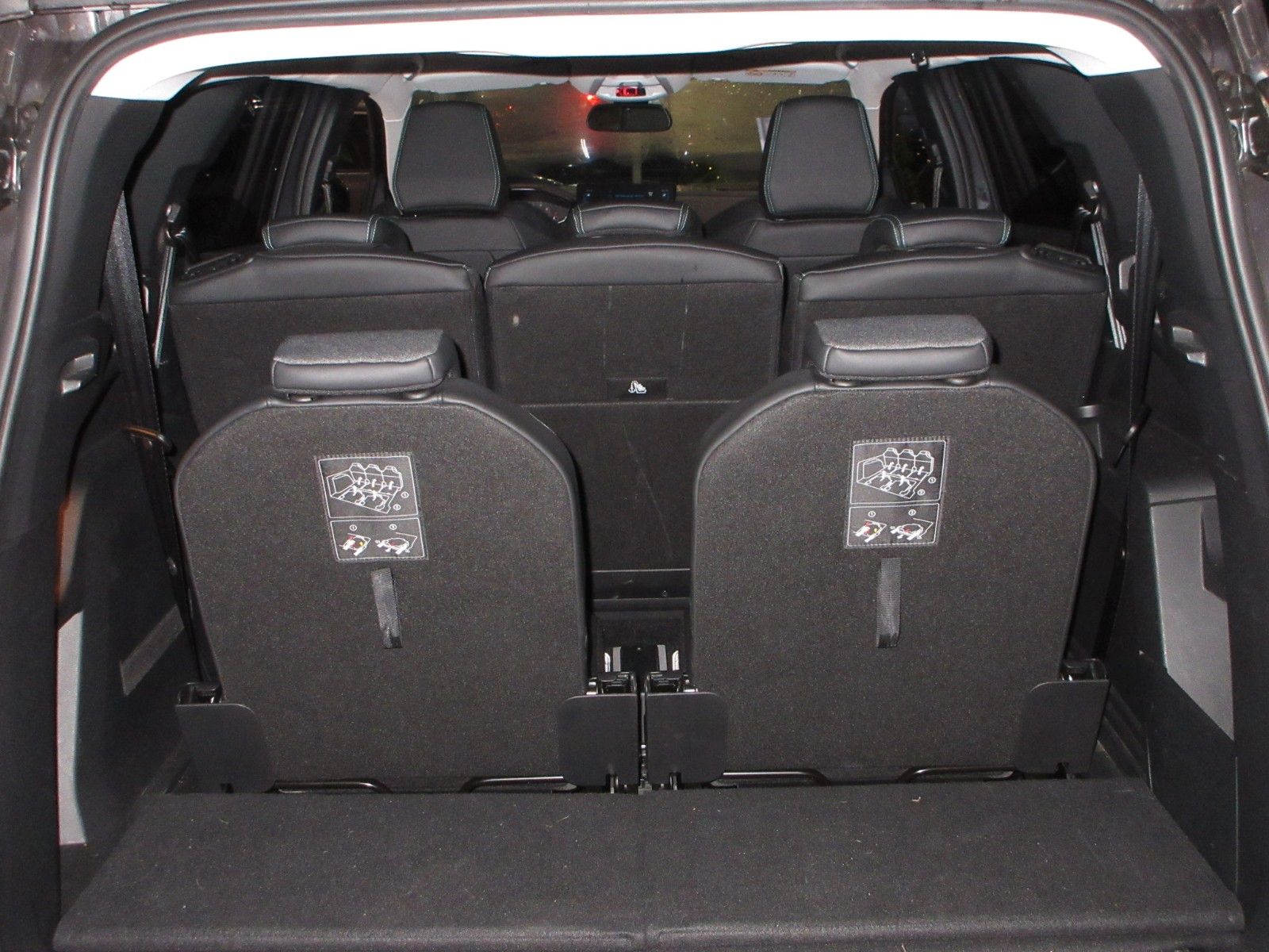 Fahrzeugabbildung Peugeot 5008 Allure 1.5D LED/NAVI/R´CAM/PDC/7-SITZ