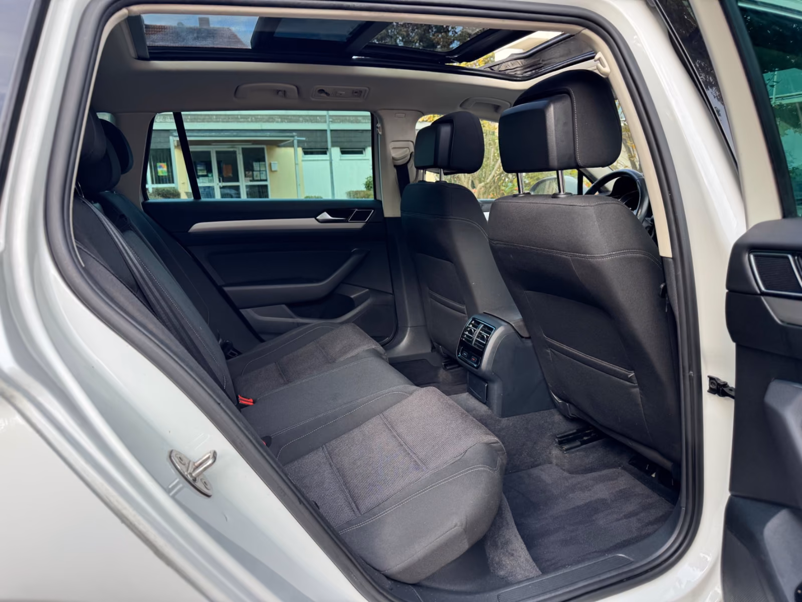 Volkswagen Passat 2015 — photo 10