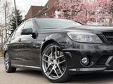 Mercedes-Benz C 63 AMG Deutsches Fahzeug/AMG Drivers Paket - Mercedes-Benz 63 AMG aus dem Jahr 2010