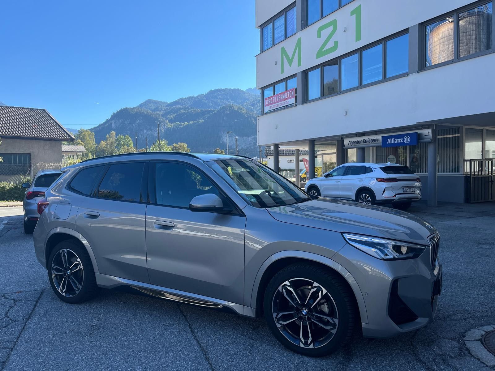 BMW X1 sDrive18d M Sport/Panoramadach/Premium Paket imagem 3