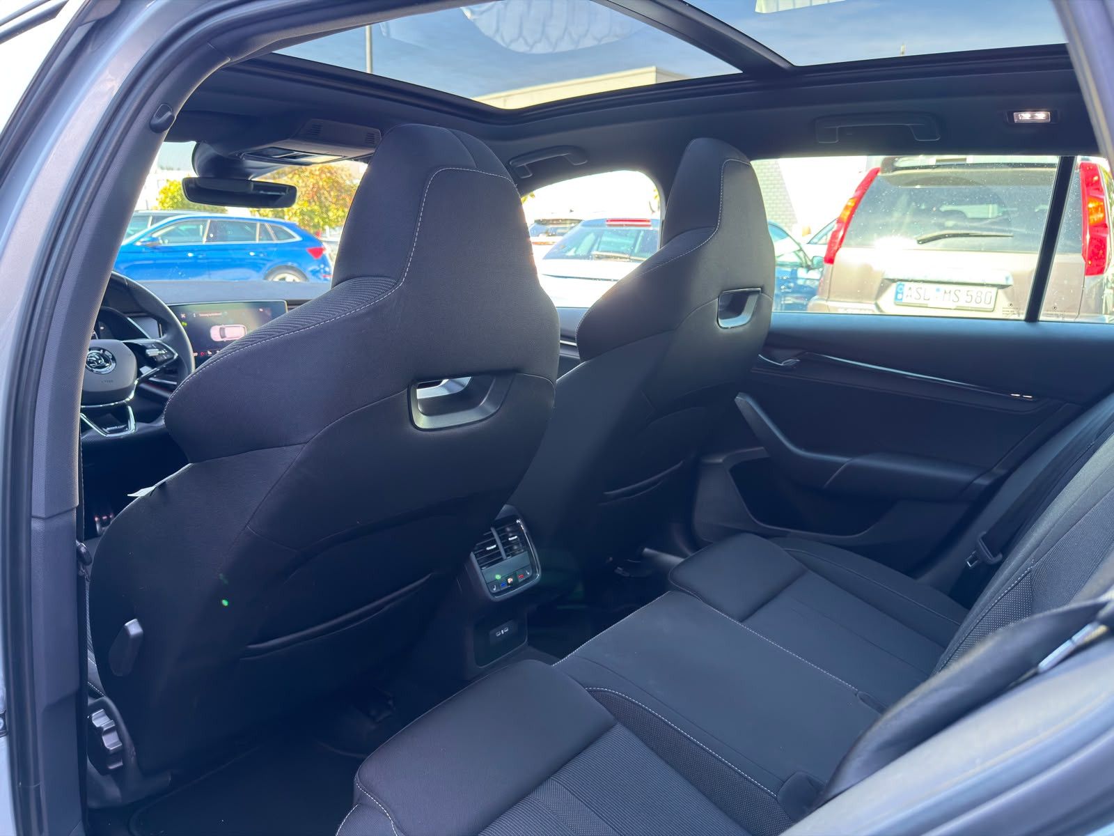 Fahrzeugabbildung SKODA Octavia Combi Sportline*PANO