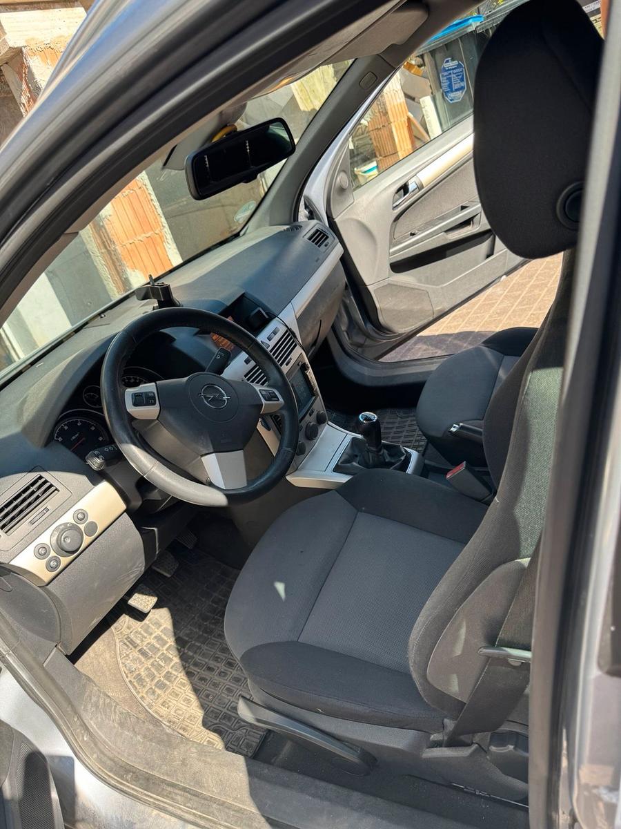 Opel Astra 2008 — photo 8