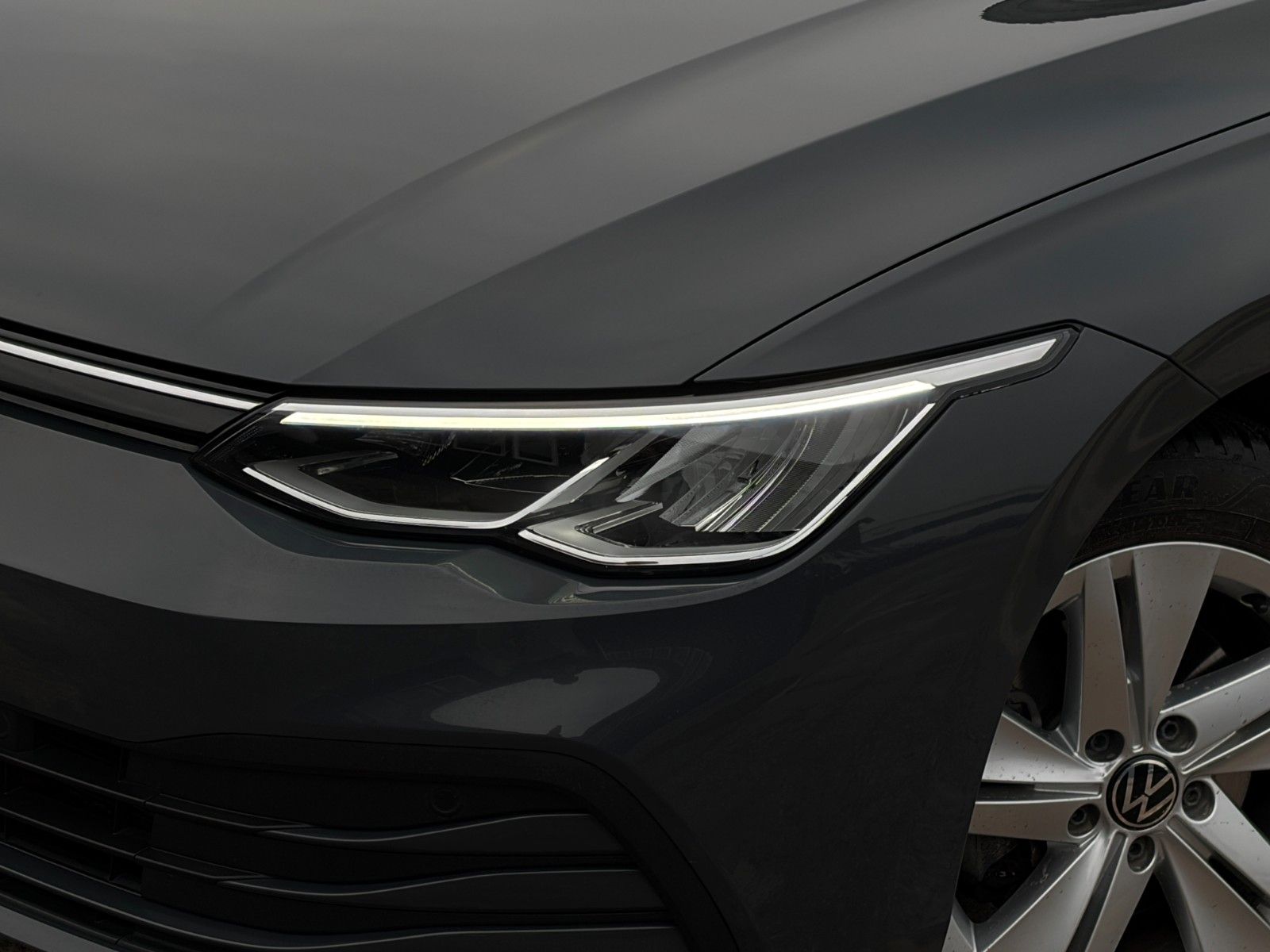 Fahrzeugabbildung Volkswagen Golf 1.5 TSI Life ACC LKAS PDC SHZ 3Z-Klima LED