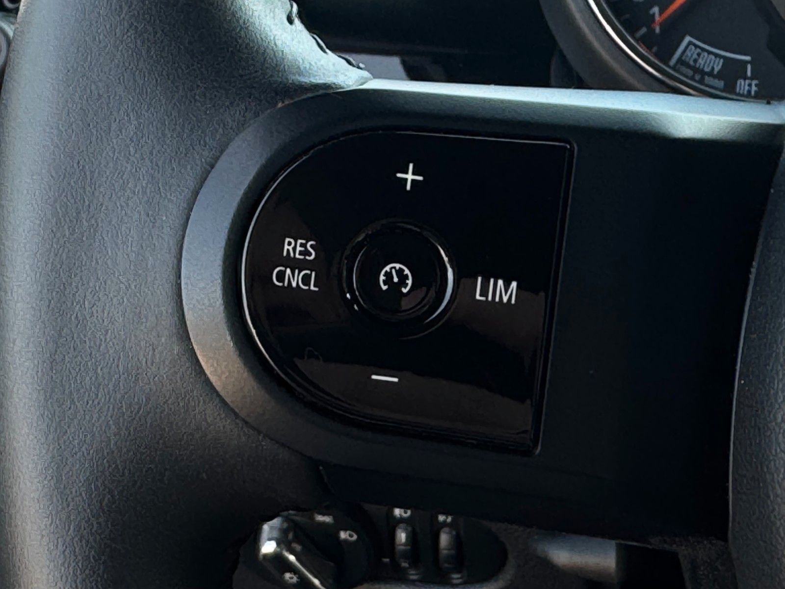 Fahrzeugabbildung MINI Cooper Cabrio Autom. Essential Trim Temp PDC SHZ