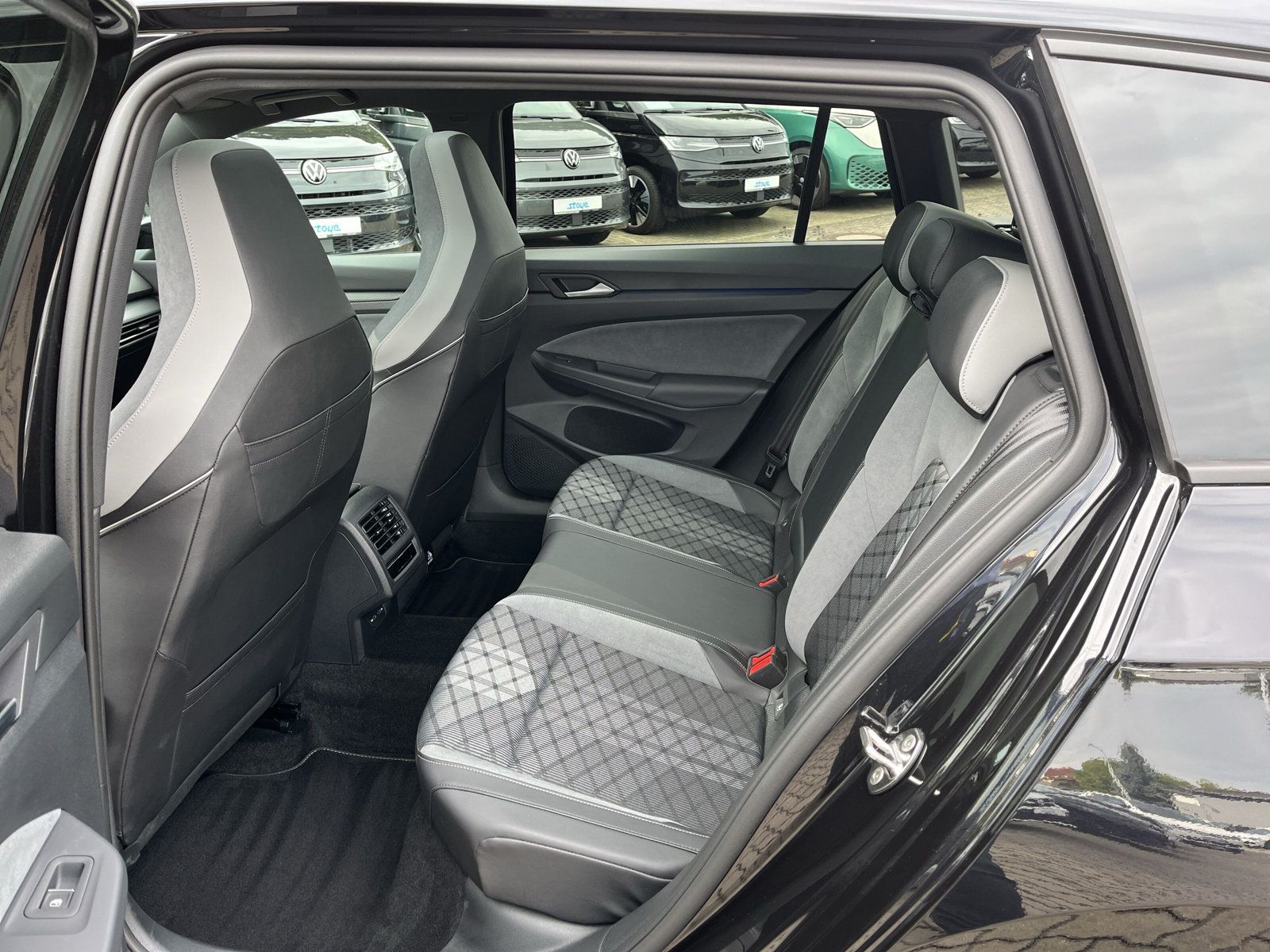 Golf VIII Variant R-Line, Pano, Navi