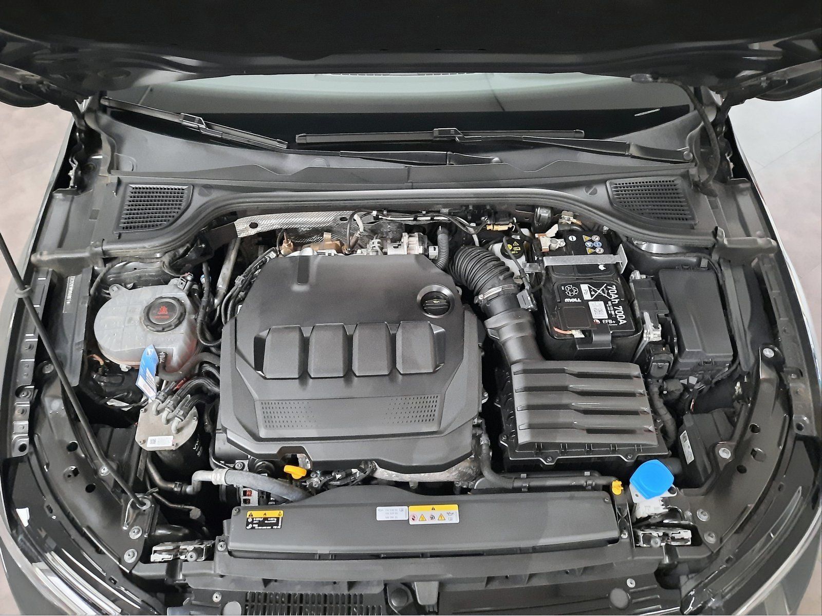 Fahrzeugabbildung Volkswagen Golf Life TDI *Navi*Cam*PDC*Sitzhzg*LED*ACC*APP*