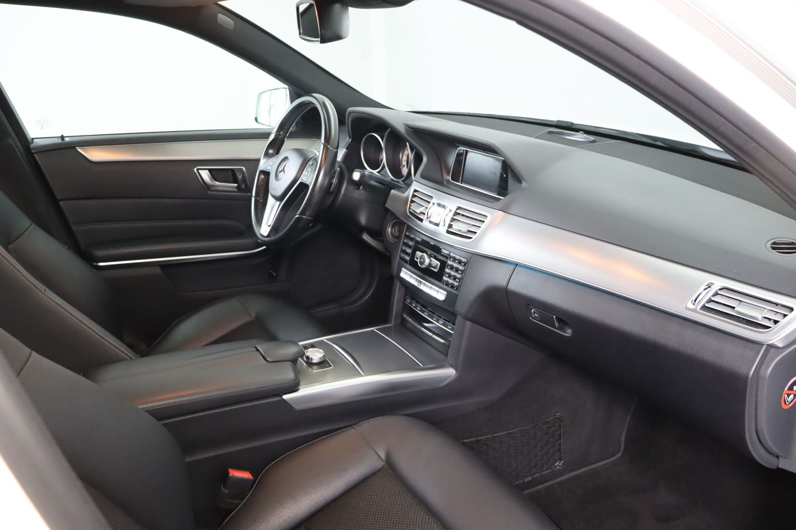 Fahrzeugabbildung Mercedes-Benz E 200 BlueTEC * LED * Navi * HU 03.2028 Avantgar