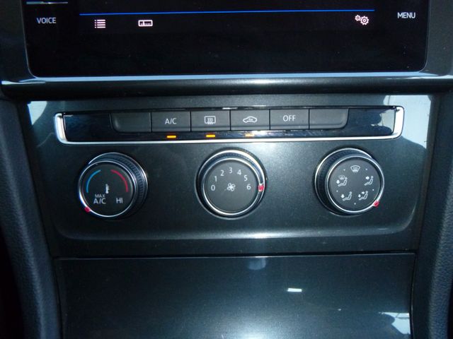 Fahrzeugabbildung Volkswagen Golf VII Variant >Navi/Klima/VW Connect<