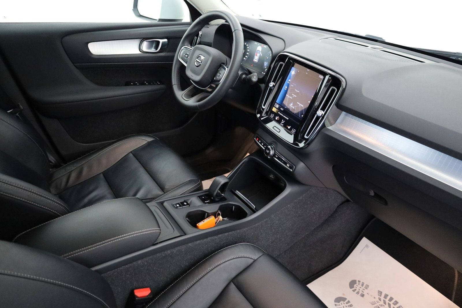 Fahrzeugabbildung Volvo XC40 Momentum Pro Leder,Navi,LED,360° Kamera,SH