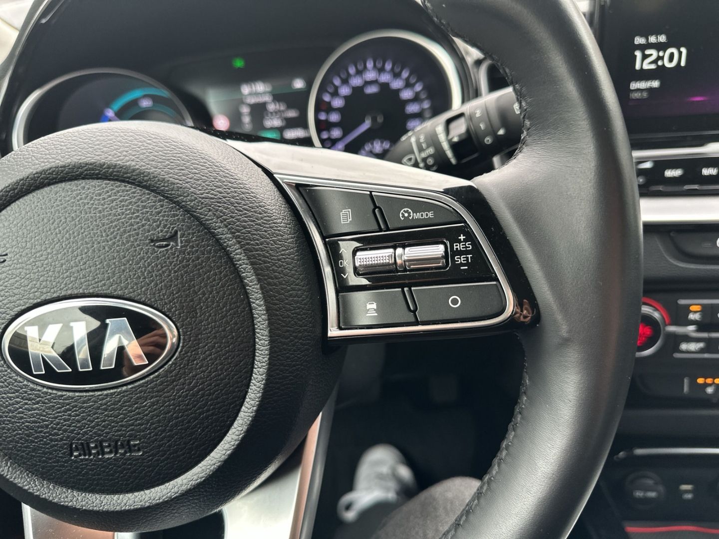 Fahrzeugabbildung Kia Ceed_sw 1.6 Plug-in Hybrid Spirit + Navi + Klima