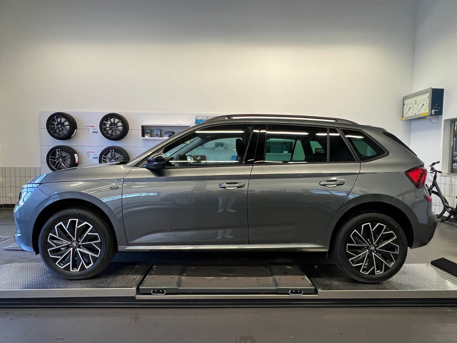 Fahrzeugabbildung SKODA Kamiq DRIVE 1.0 TSI DSG *AHK,Black-Paket*