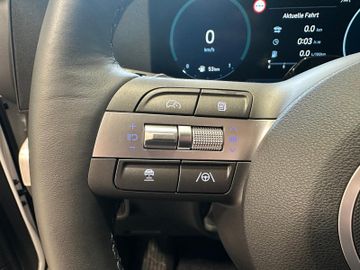 Hyundai KONA - 12
