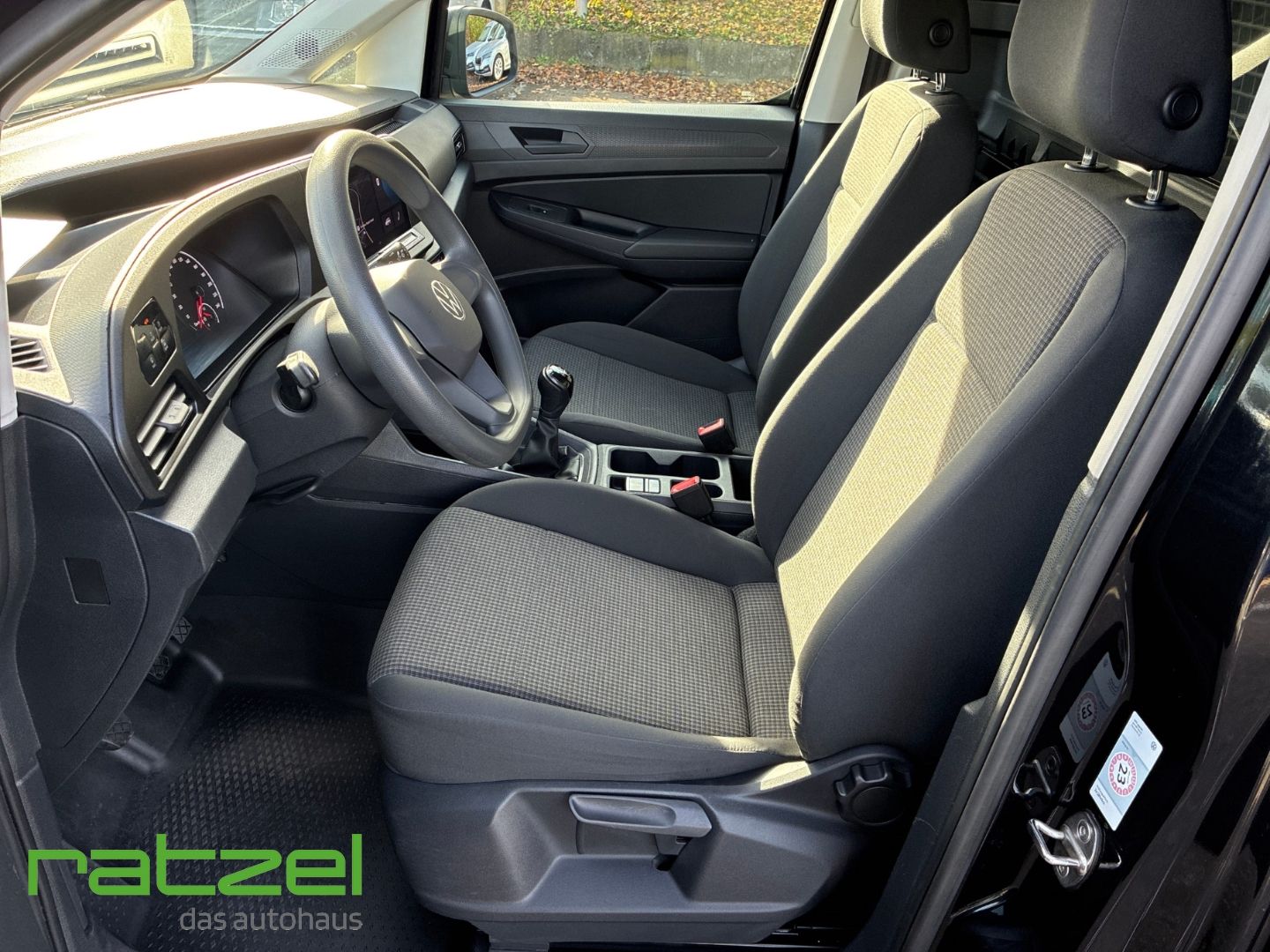 Fahrzeugabbildung Volkswagen Caddy Cargo 1.5 TSI EcoProfi AHK+Navigation