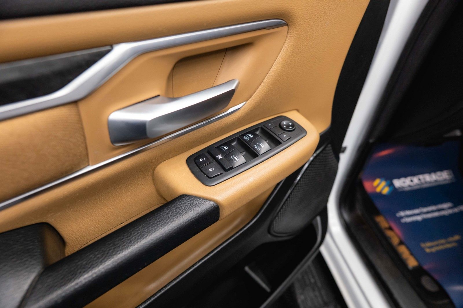 Fahrzeugabbildung Dodge RAM 5.7 V8 HEMI 4x4 OFFROAD LONGBED Night-Paket