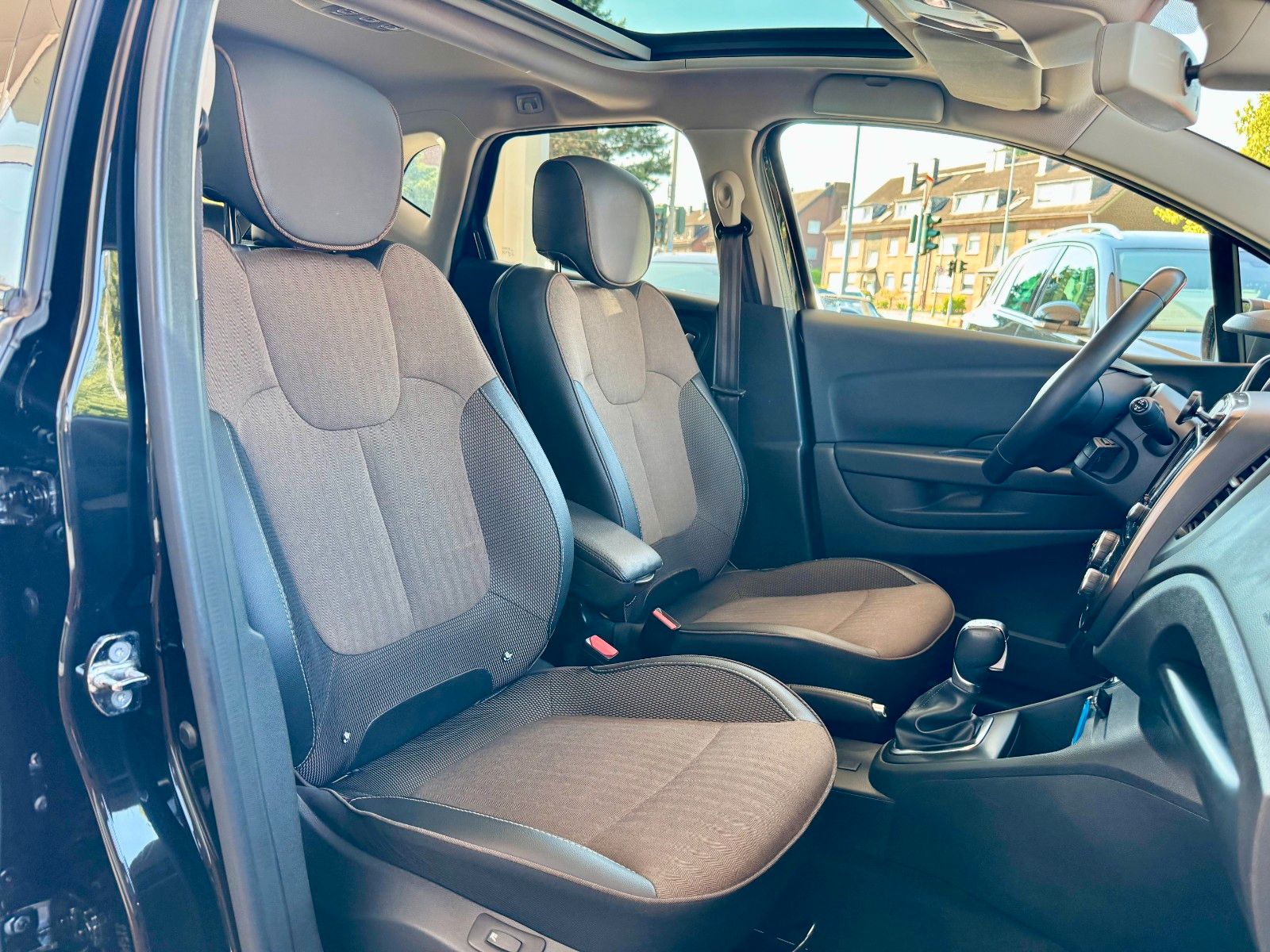Fahrzeugabbildung Renault Captur Crossborder Navi/Kamera/Panorama/Leder