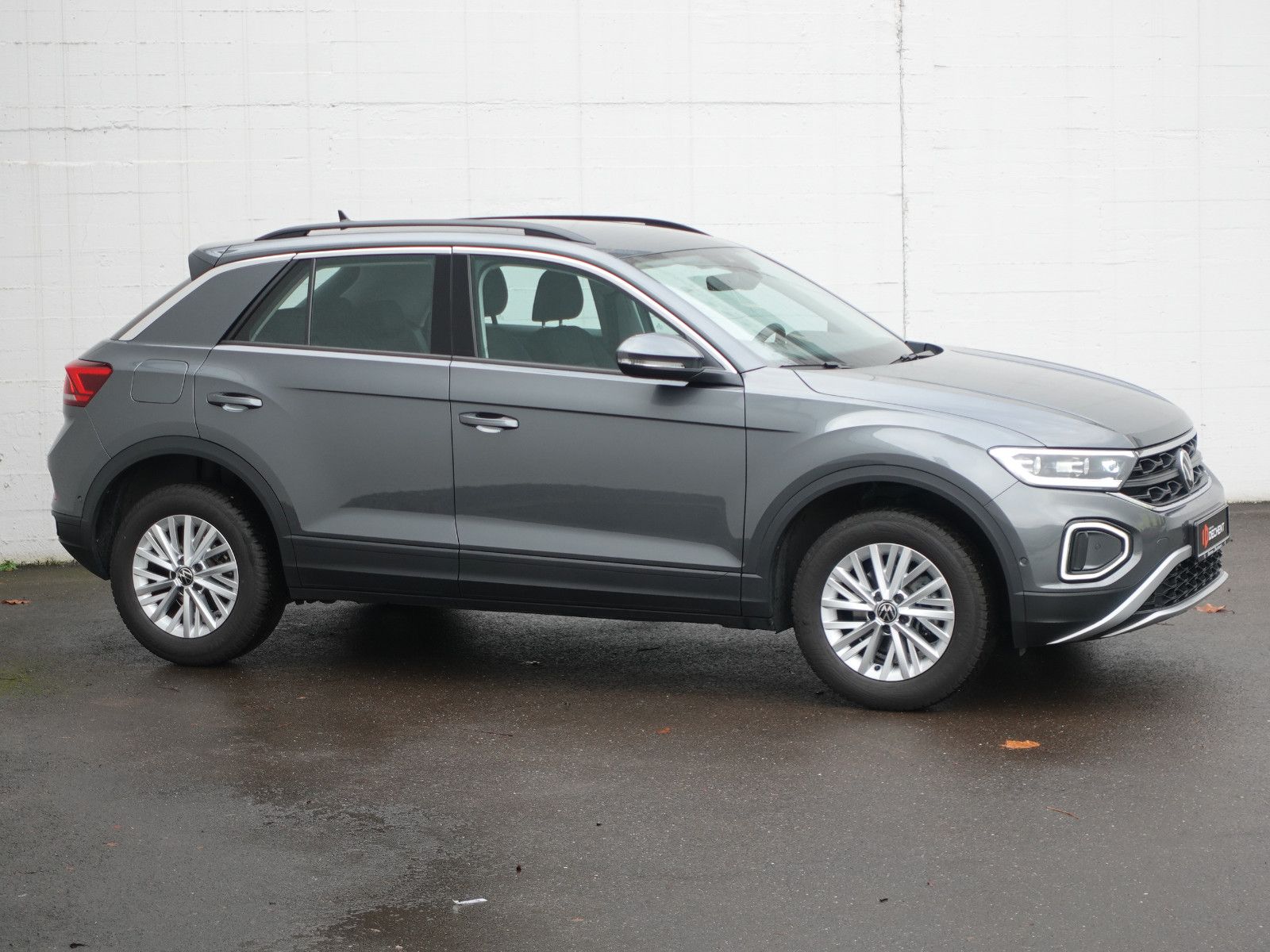 Fahrzeugabbildung Volkswagen T-Roc Life 1.5TSI DSG,Navi,AHK,Allwetter,Sitzhzg