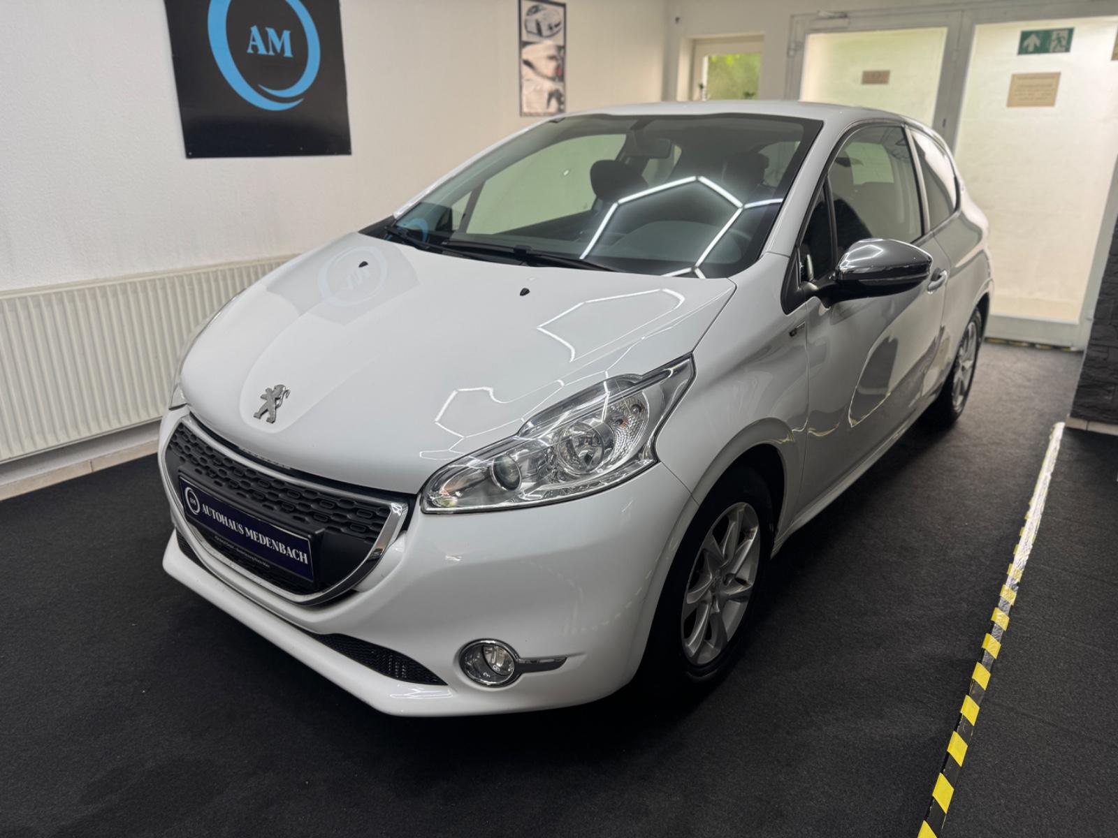 Peugeot 208 1.2 Style 82 VTi mit 115321 tkm PDC TÜV Neu