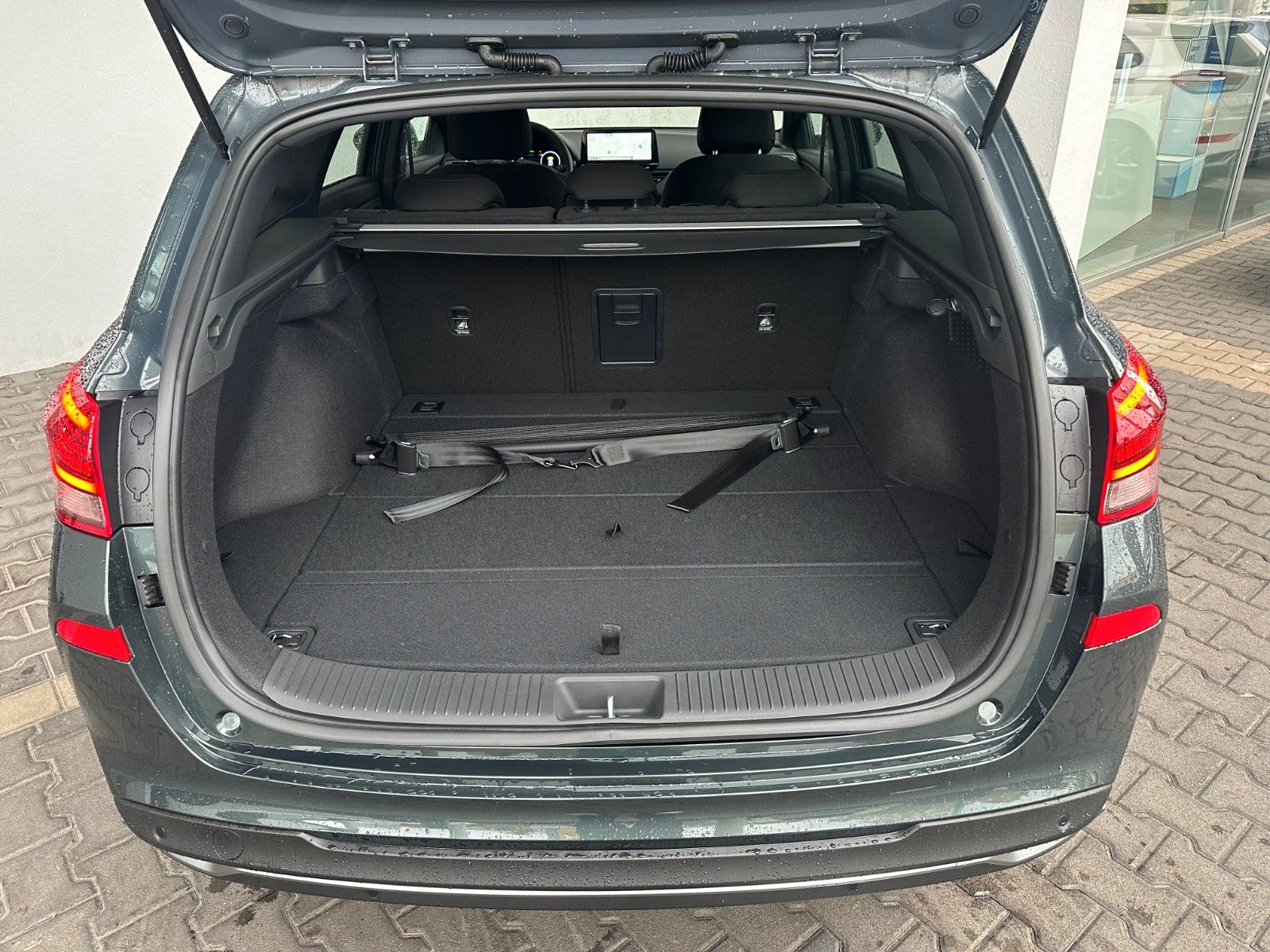 Fahrzeugabbildung Hyundai i30 ADAVANTAGE 1.5l 140PS Navi/SHZ!