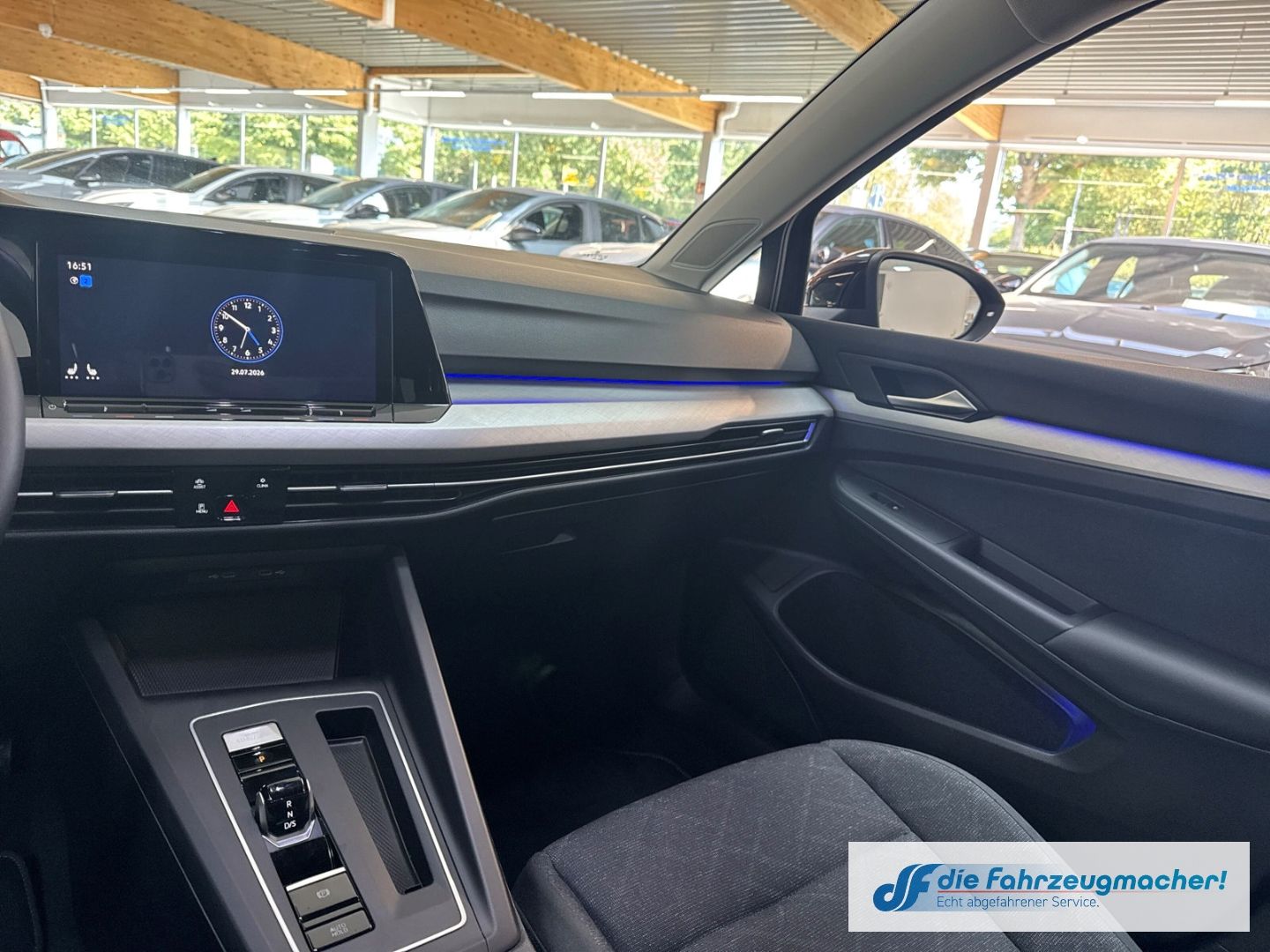 Fahrzeugabbildung Volkswagen Golf VIII Variant Life Navi Digitales Cockpit LE