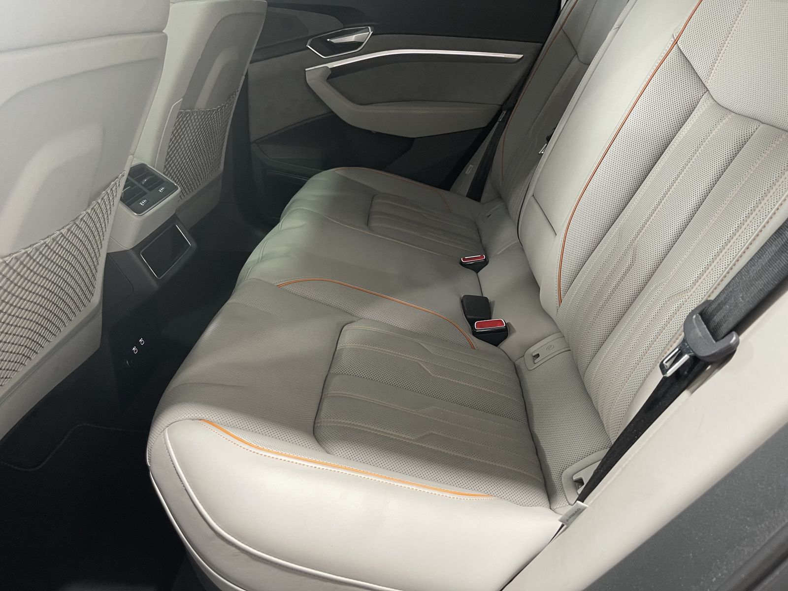 Fahrzeugabbildung Audi e-tron 55 Quattro*S-line*22°zoll*HUD*Leder*Cam*