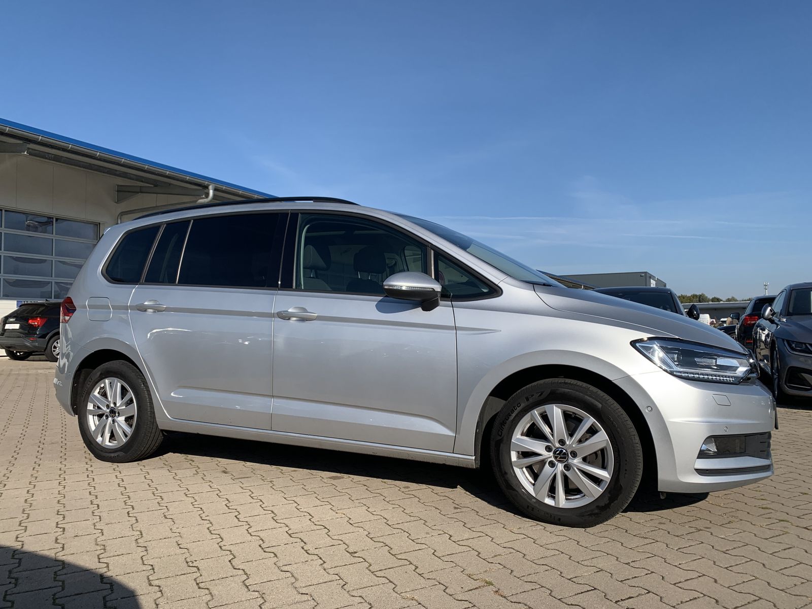 Fahrzeugabbildung Volkswagen Touran 2.0 TDI*LED*Navi*AHK*Pano*STHZ*Cam*Spur*