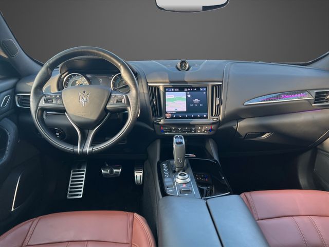 Fahrzeugabbildung Maserati Levante 3.0 V6 Modena Facelift Sonderlack