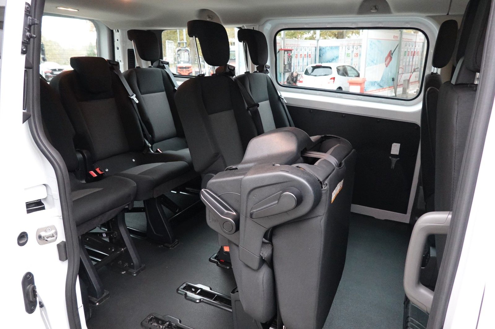 Fahrzeugabbildung Ford Transit/Tourneo Custom 9 Sitzer 320 L1