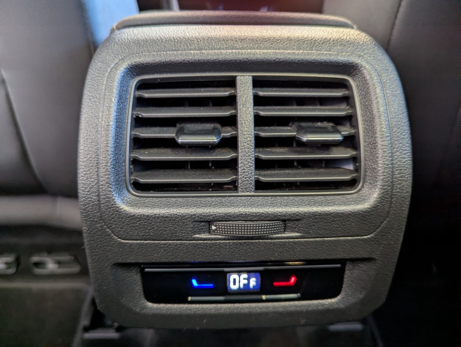 VW Touran 2.0 DSG R-Line High. Pano 7-Si IQ.Dri AHK - Image 29