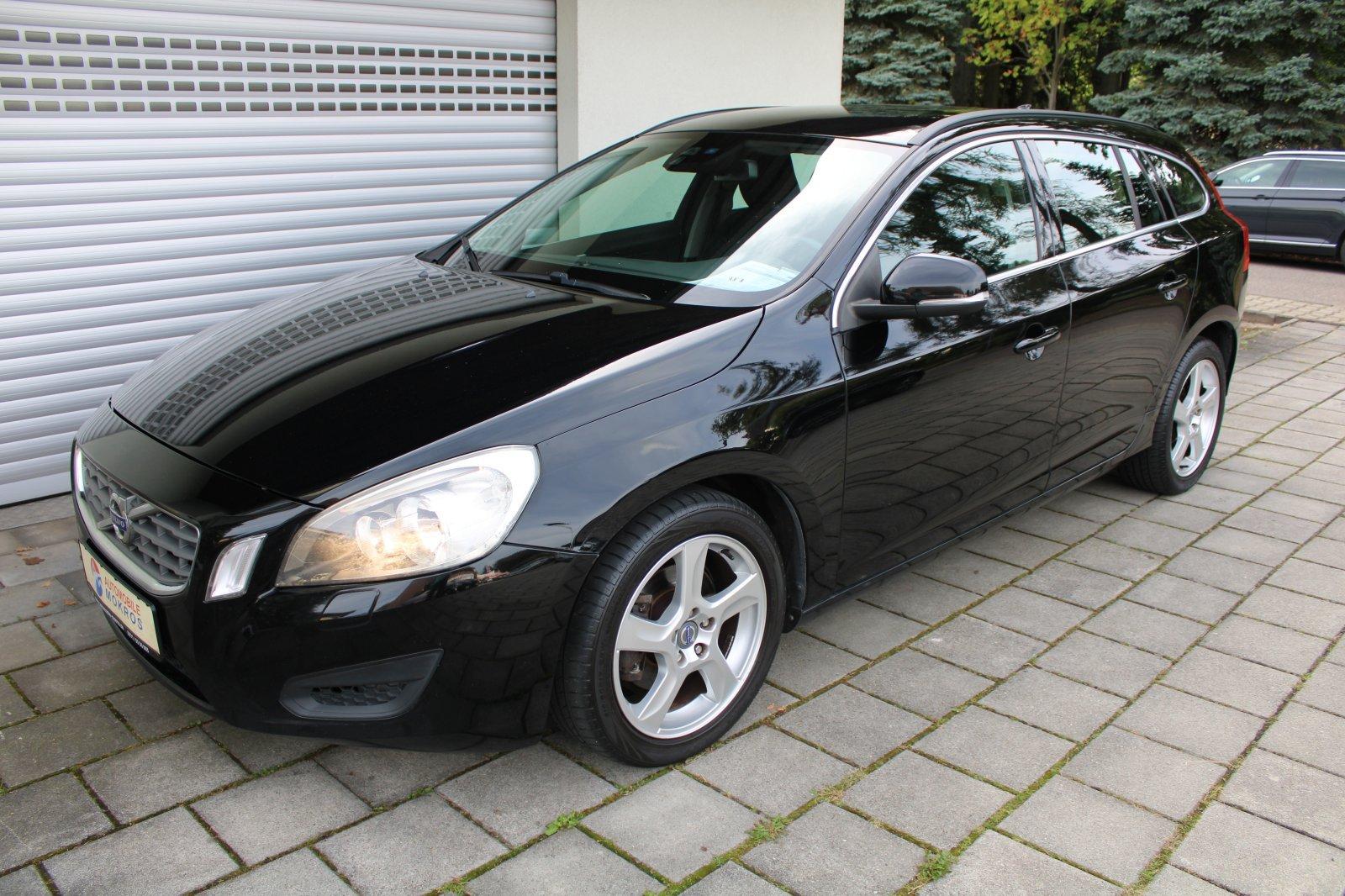 Volvo V60 2011 — interior