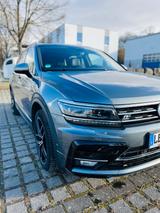 Volkswagen Tiguan Allspace 2.0 TDI SCR DSG R-Line Panorama - VW Tiguan Allspace Gebrauchtwagen in Stuttgart