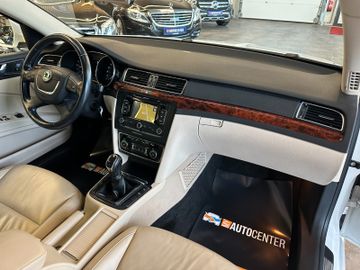 Skoda Superb Combi Elegance *1. Hand*Xenon*Klima*Navi*