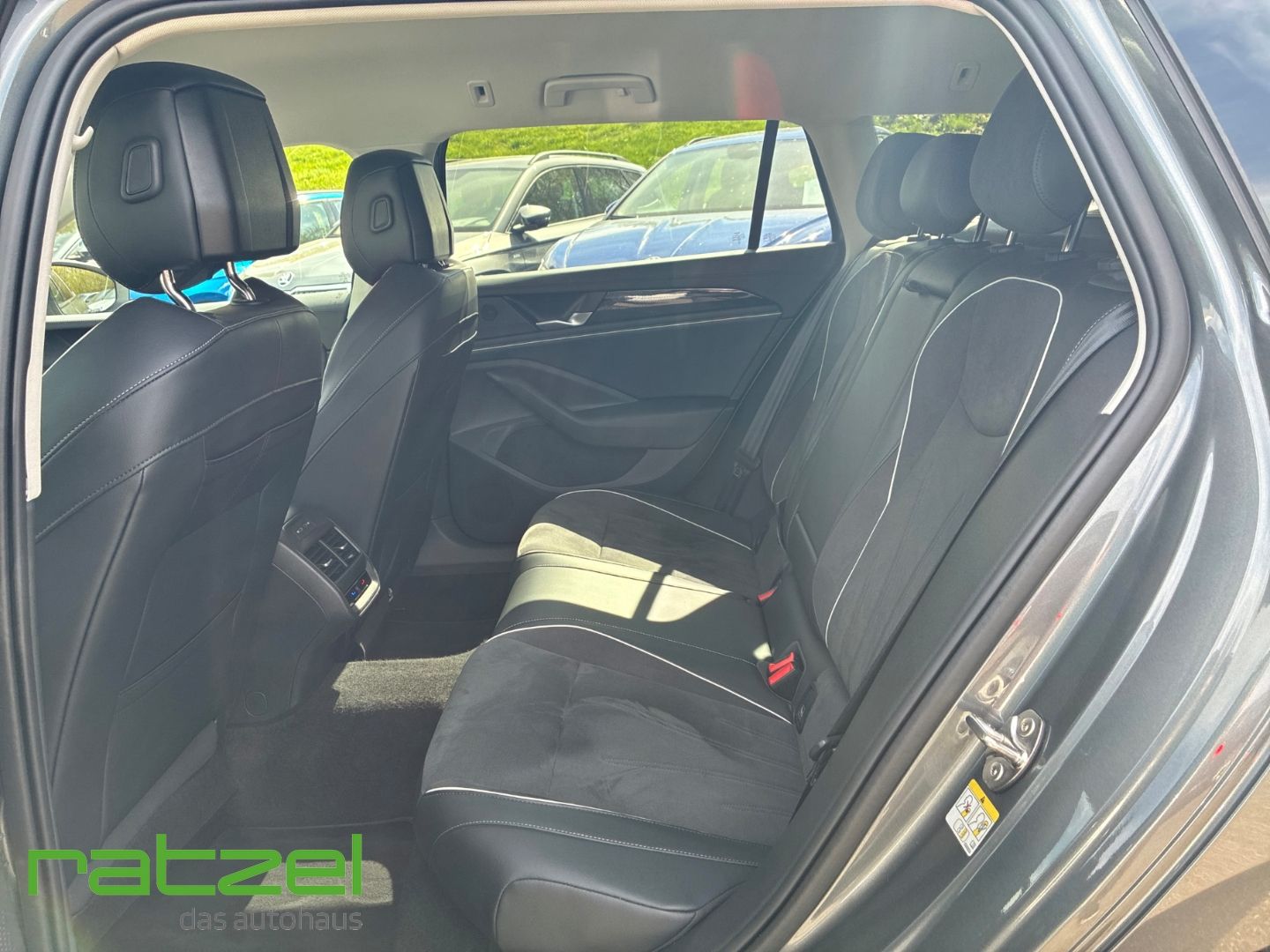 Fahrzeugabbildung Volkswagen Passat Variant 2.0 TDI DSG BUSINESS Navi Kamera