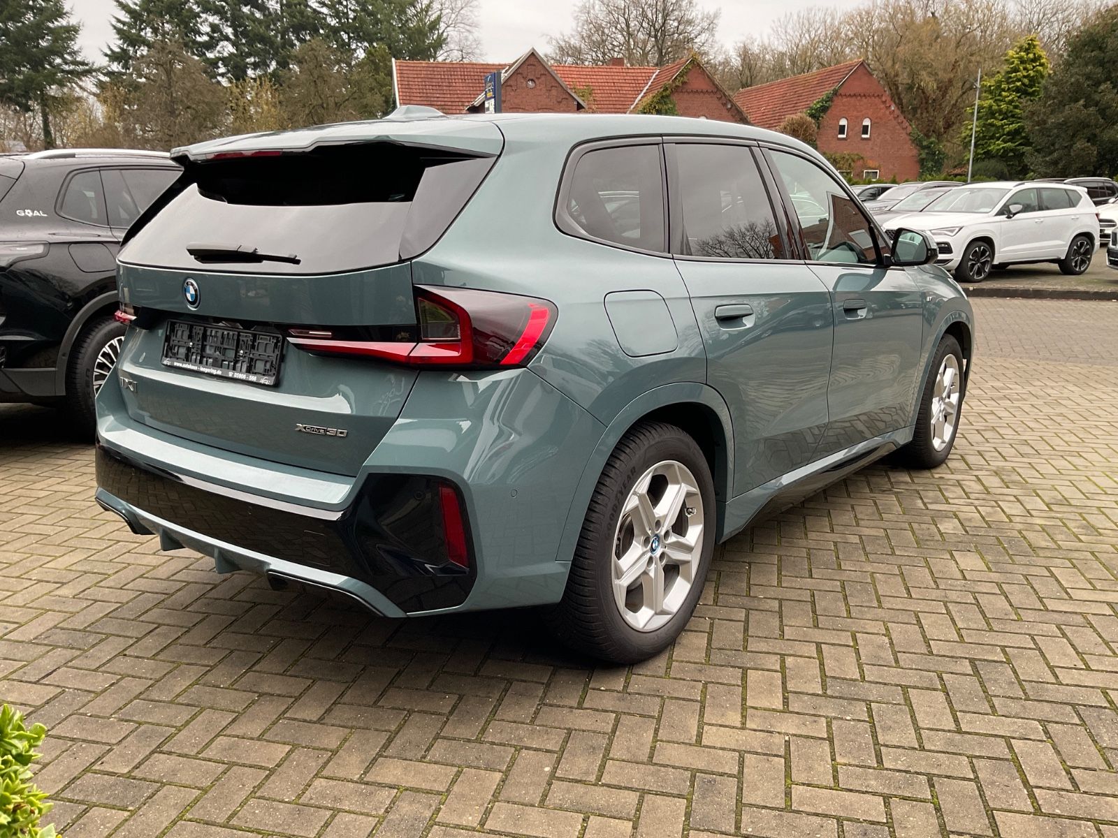 Fahrzeugabbildung BMW iX1 30 xDrive M Sport,HeadUp,Navi,Kamera