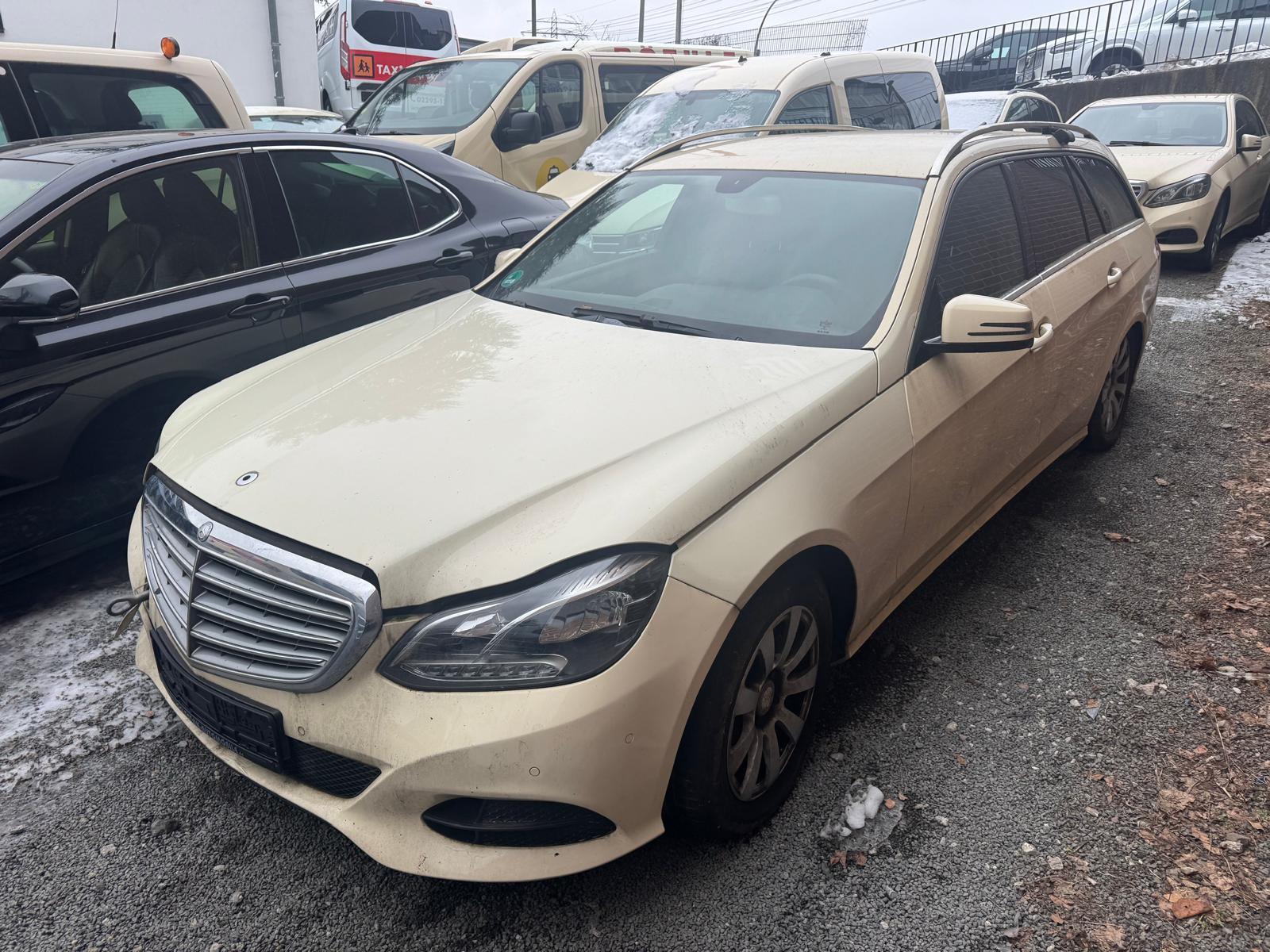Mercedes-Benz E 220 E T-Modell E 220 BlueTec