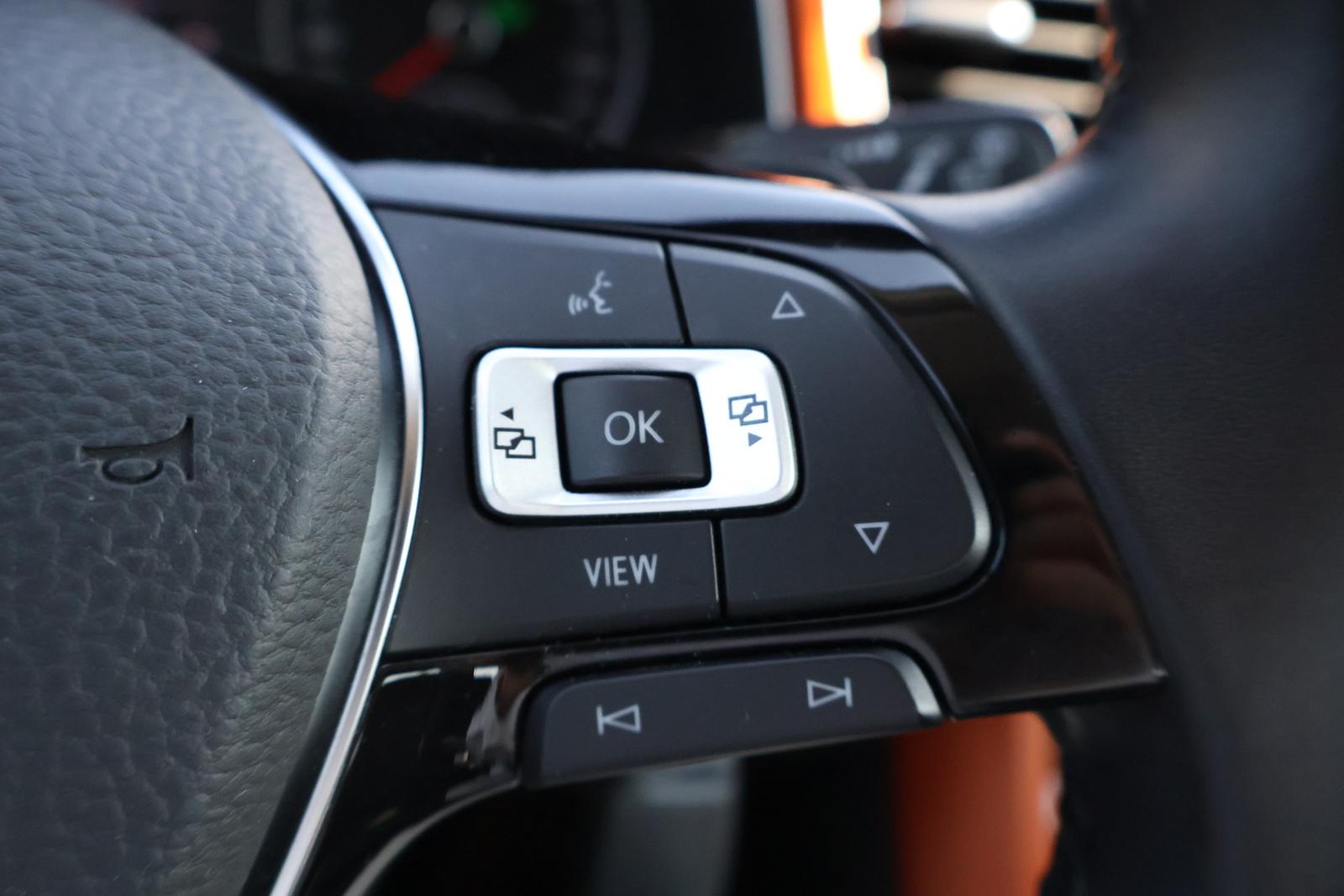Volkswagen T-Roc 1.5 16V TSI Basis LED Sitzheizung DAB PDC