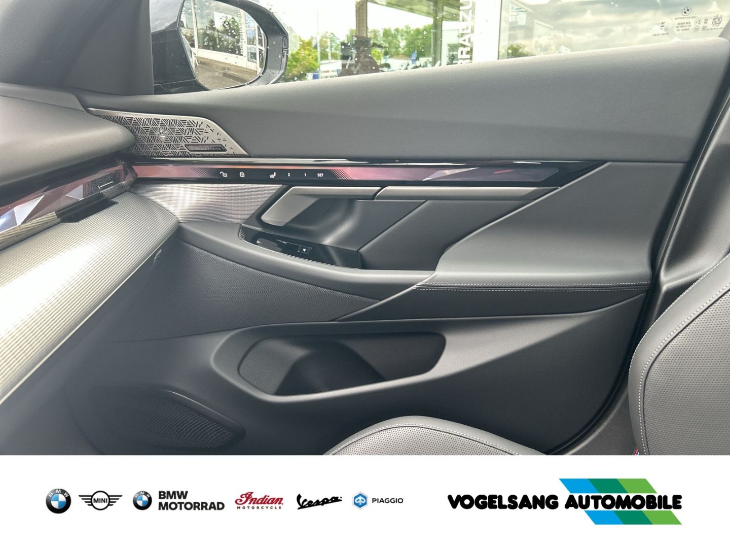 Fahrzeugabbildung BMW 550 e xDrive M Sport Park-Assistent Sportpaket H