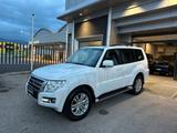 Mitsubishi Pajero 3.2 DI-D 16V aut. Instyle DPF  - gebrauchte Mitsubishi Pajero aus dem Jahr 2015