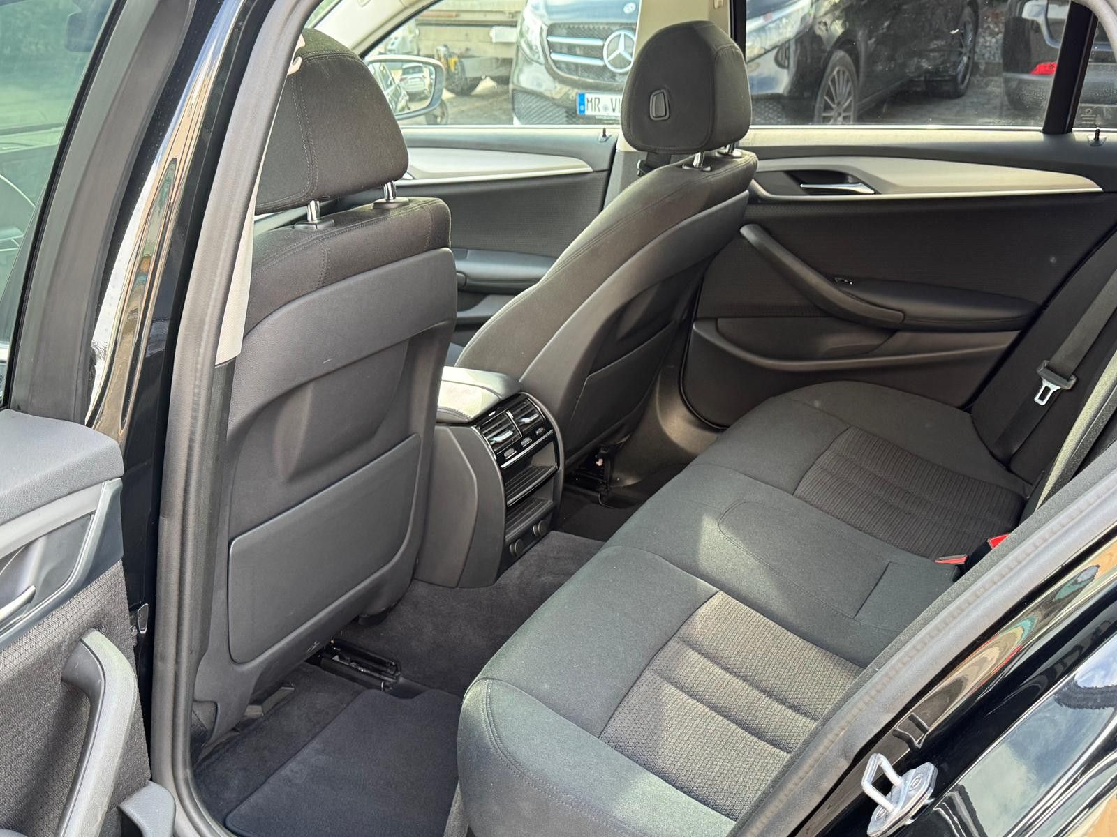 Fahrzeugabbildung BMW 520 d Business-Paket Auto.LED+NAVI+PANO+KAM+PDC+