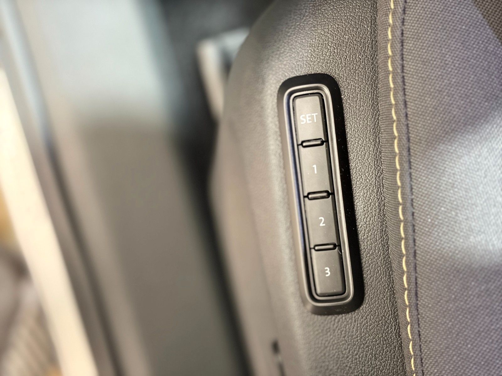 Fahrzeugabbildung SKODA Kodiaq Selection / 7Si / AHK / Matrix / 360°