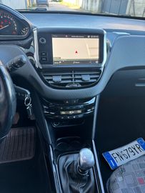 Peugeot 2008 - 8