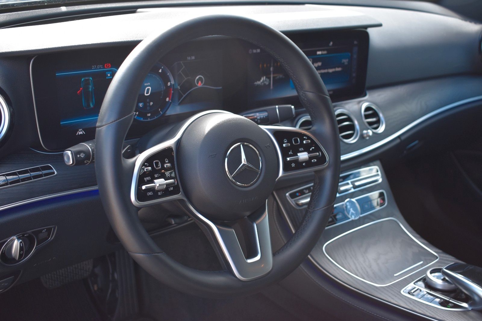 Fahrzeugabbildung Mercedes-Benz E 350d T-Modell HUD/BURMESTER/CARPLAY/LED/KAMERA