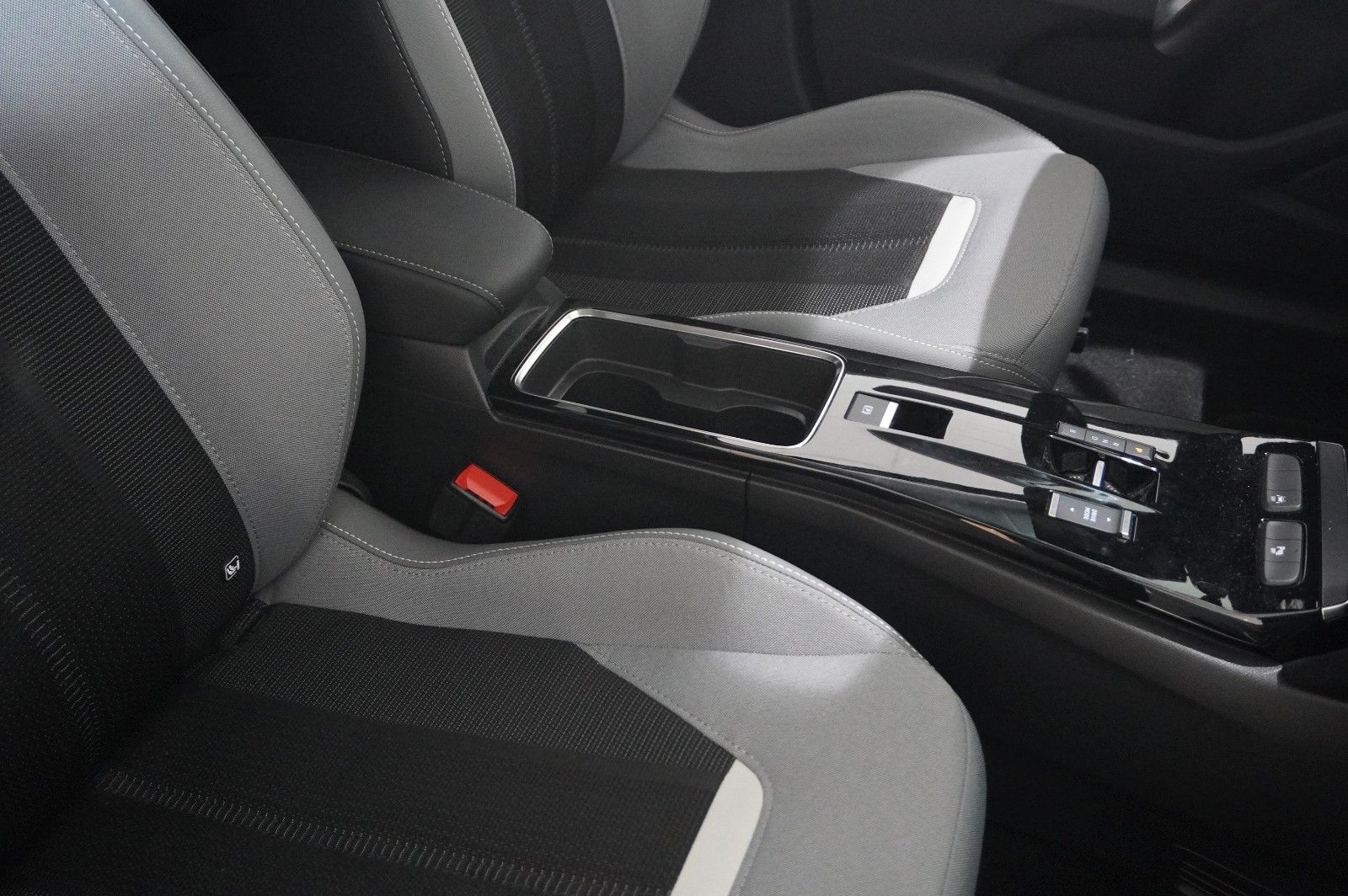 Fahrzeugabbildung Opel Mokka-e ELEGANCE 3-PHASIG NAVI/LED/KAMERA/DAB+