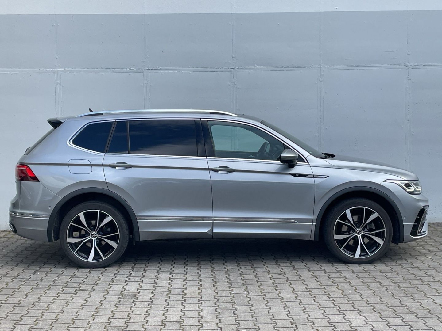 Tiguan Allspace 2.0 TDI R-Line 4Motion AHK/Pano 