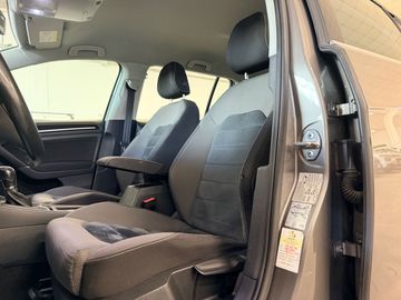 Volkswagen Golf - 10