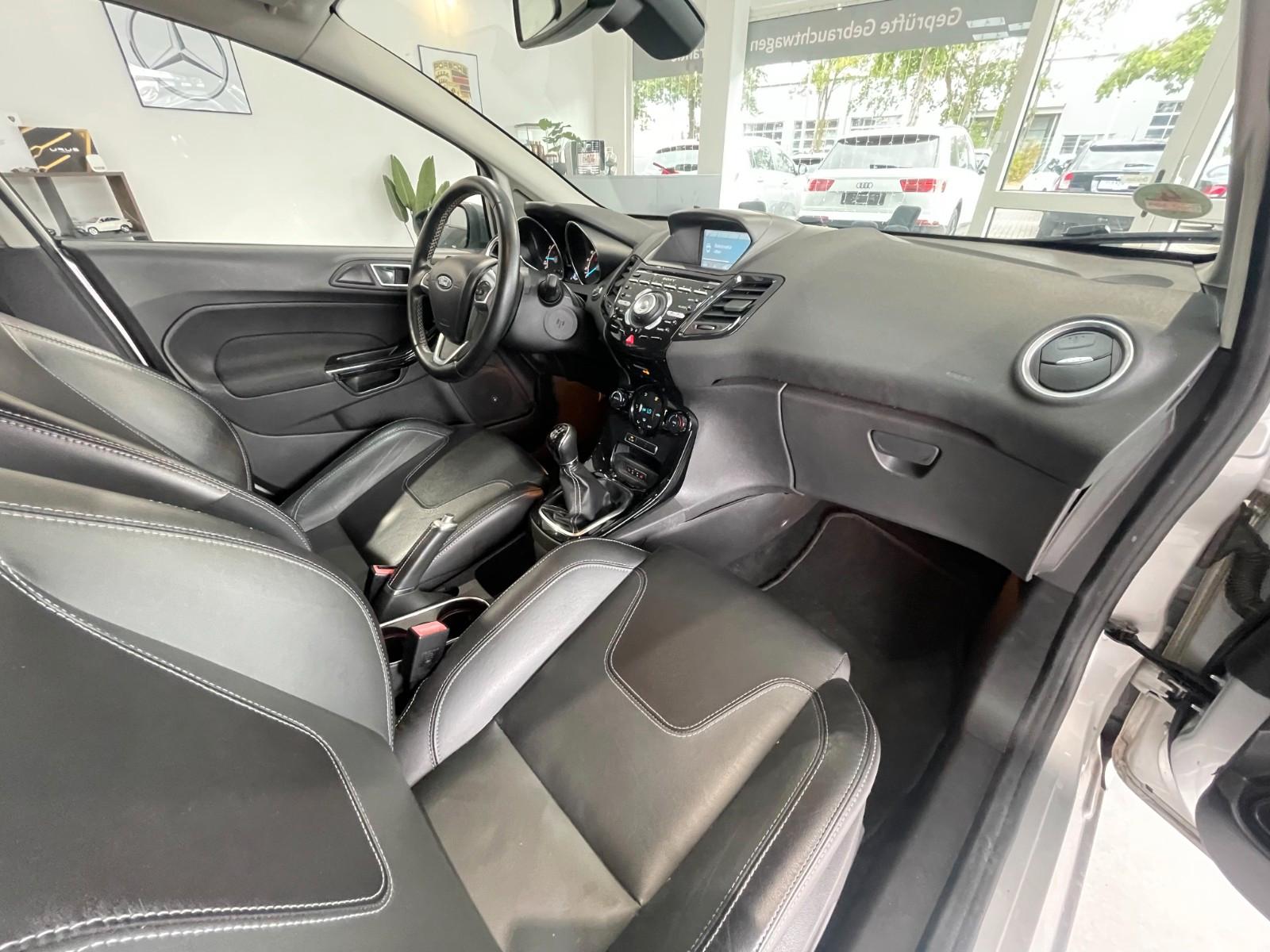 Ford Fiesta Titanium SHZ/8-Fach/Keyless-Go/HU+TÜV NEU