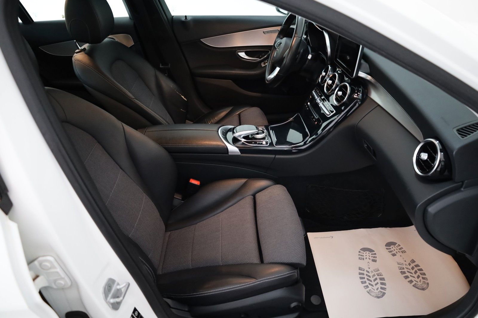 Fahrzeugabbildung Mercedes-Benz C 250d T T.Leder,Navi,LED,SH,PDC,el. AHK