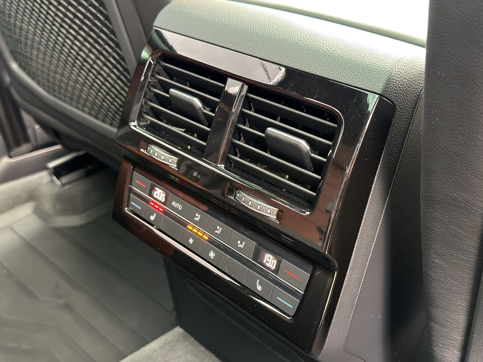 Volkswagen Touareg - Bild 17
