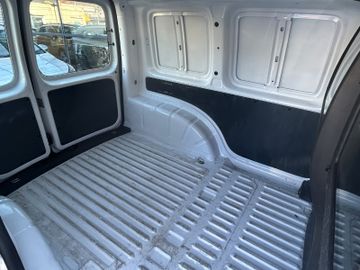 Volkswagen Caddy - 12
