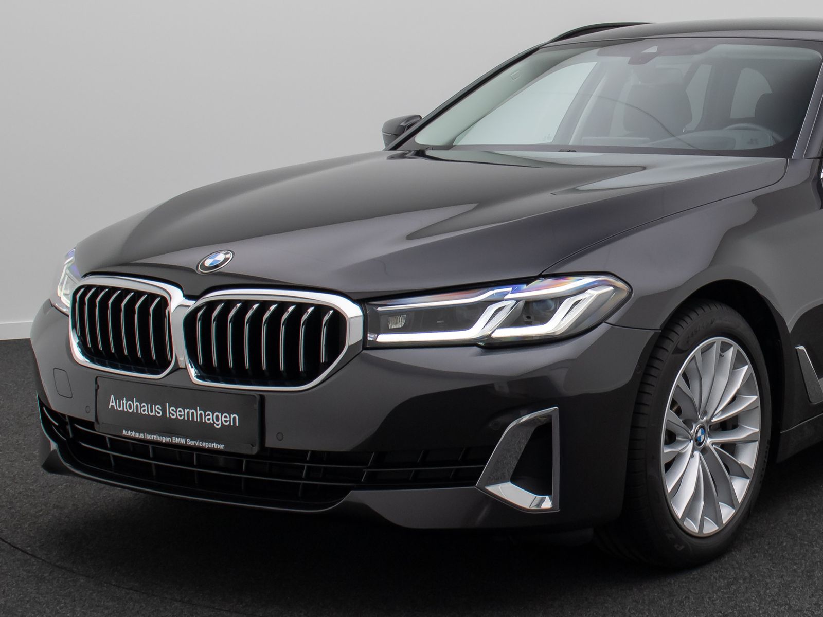 Fahrzeugabbildung BMW 520d Luxury Line DAB Kamera HUD Laser SoftClose