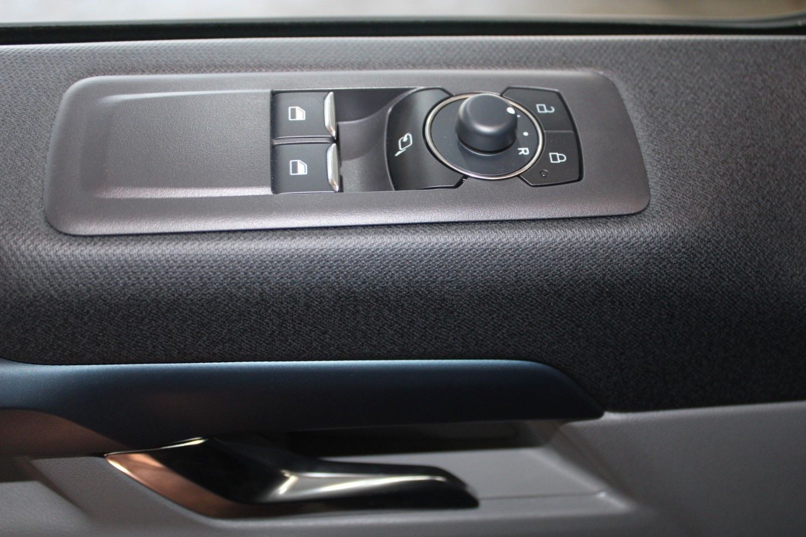 Fahrzeugabbildung Ford NUGGET L1 Active ALLRAD + Aufstelldach SOFORT